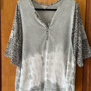 POL Gray Leopard Print Short Sleeve Top